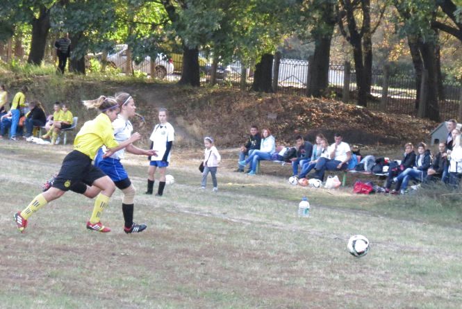 971708 shkola blohina belanova viyshla v lideri pershogo regulyarnogo chempionatu oblasti sered divchat z futbolu